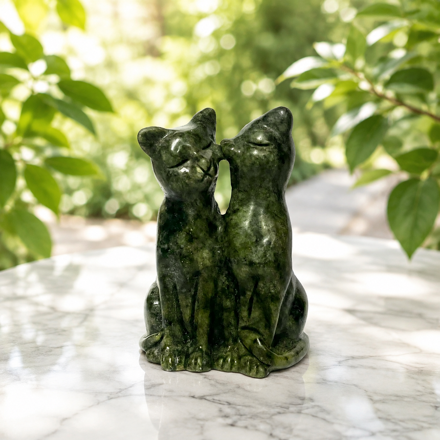 Kissing Cat Jade Nephrite 7.8 cm | Carpe Diem With Remi