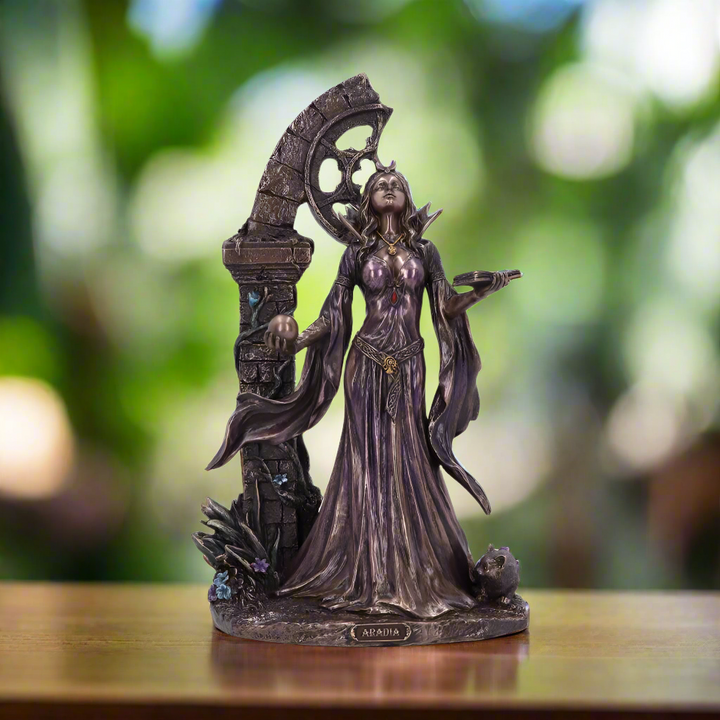Aradia Wiccan Queen of Witches Figurine 25cm