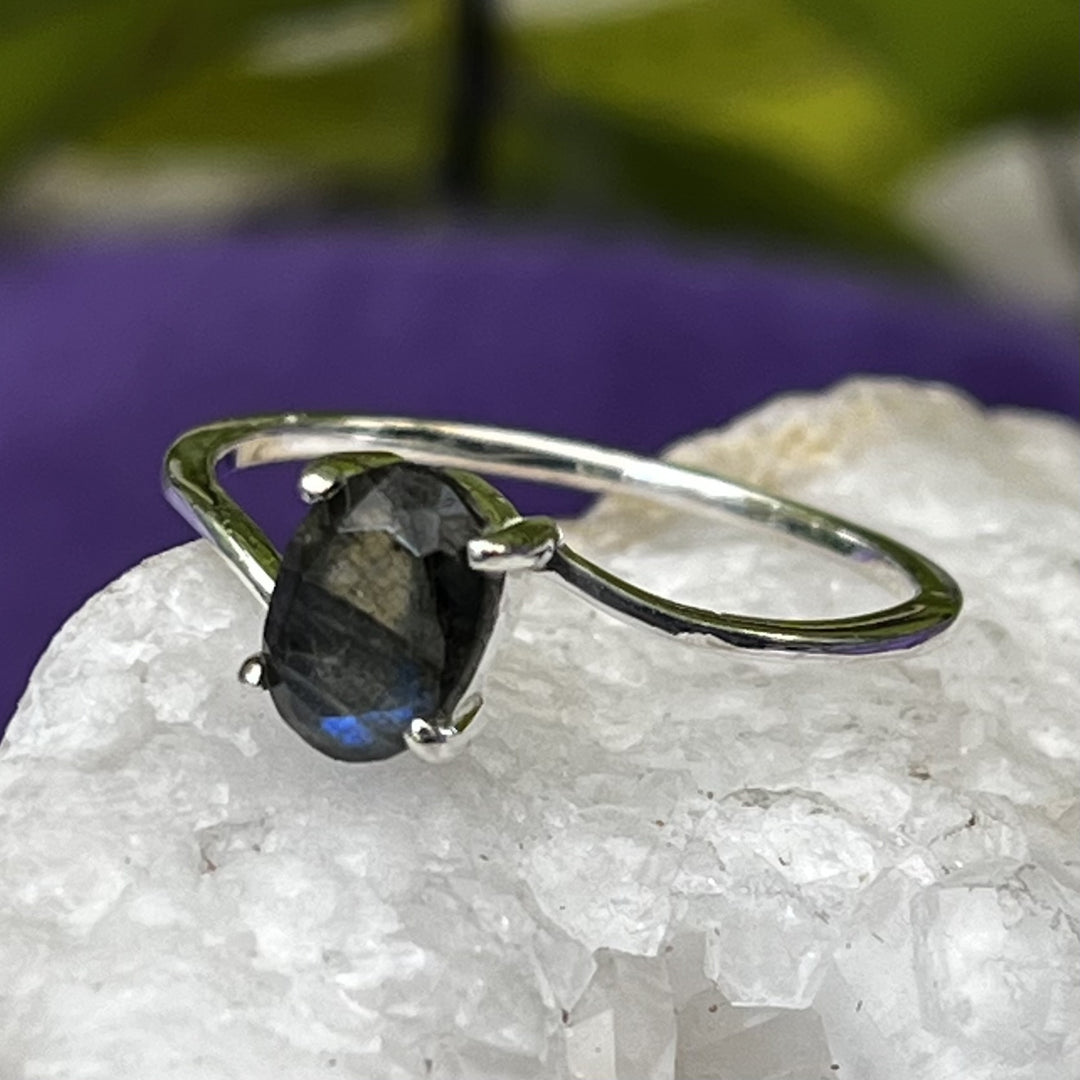 Ring Labradorite Oval Facet 0.6 cm