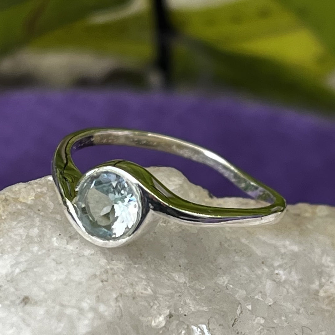 Ring Blue Topaz Round Facet 0.5 cm