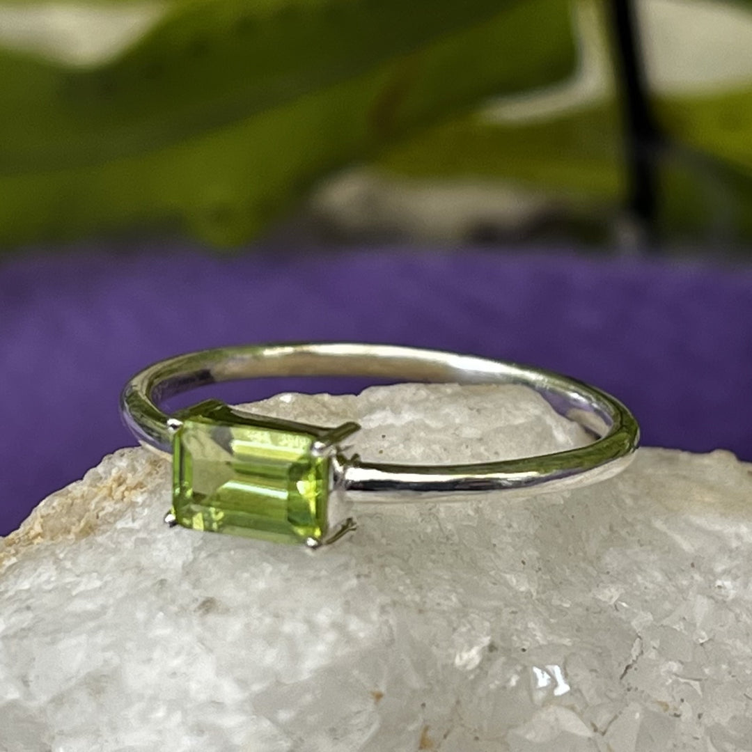 Ring Peridot Rectangle Faceted 0.6 cm