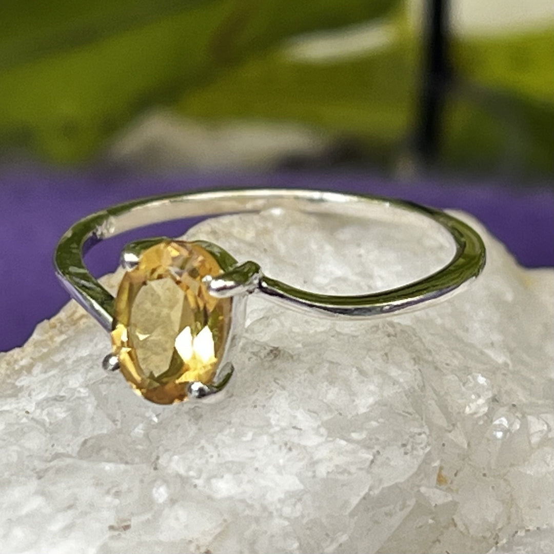 Ring Citrine Oval Faceted 0.6 cm