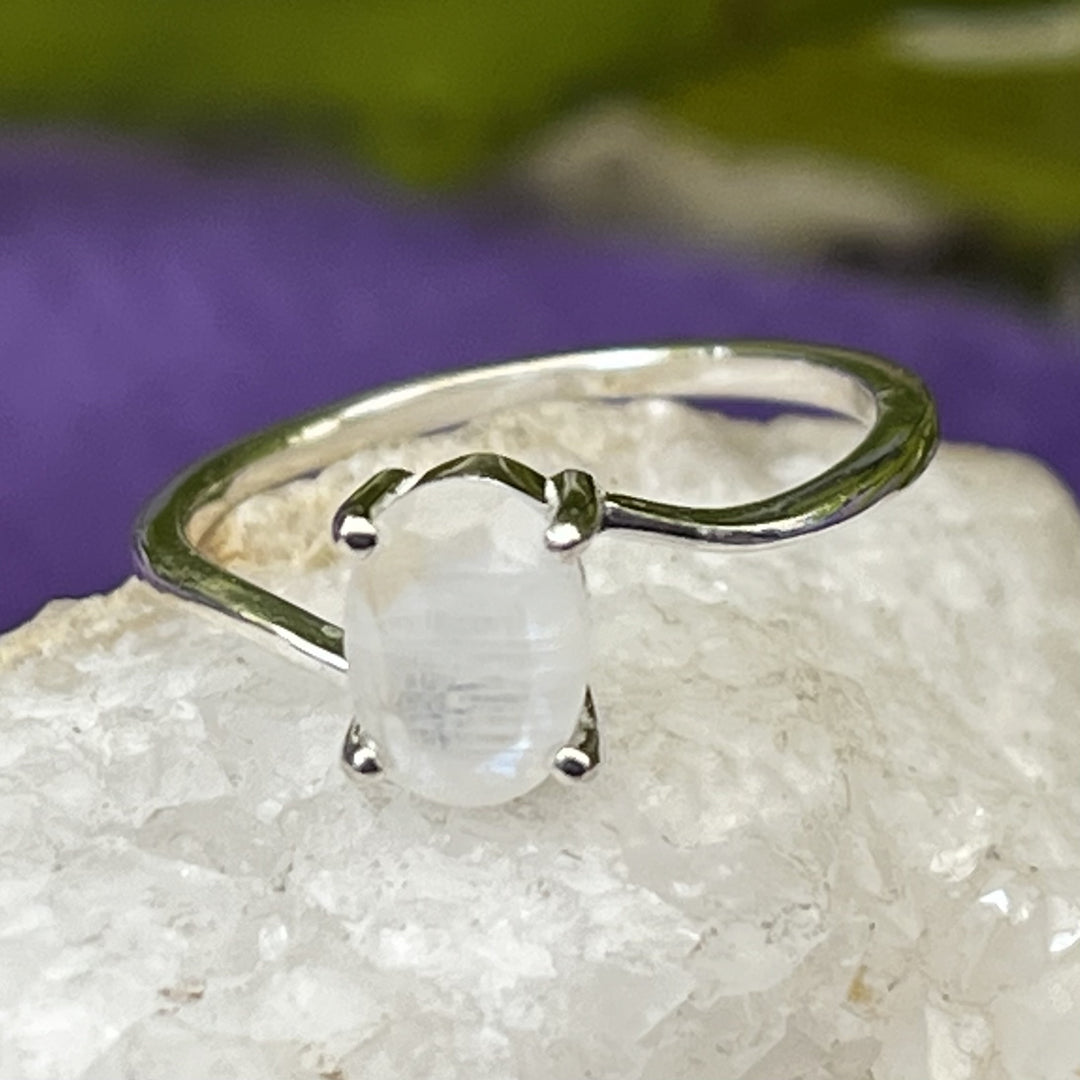 Ring Rainbow Moonstone Oval Facet 0.5 cm