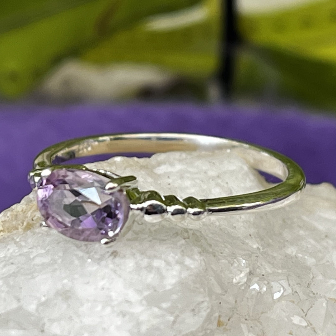 Ring Amethyst Oval Claw Setting Facet