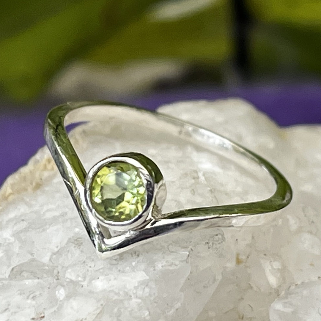 Ring Peridot Round Facet 0.3 cm