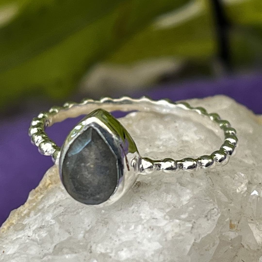 Ring Labradorite Teardrop Faceted 0.7 cm
