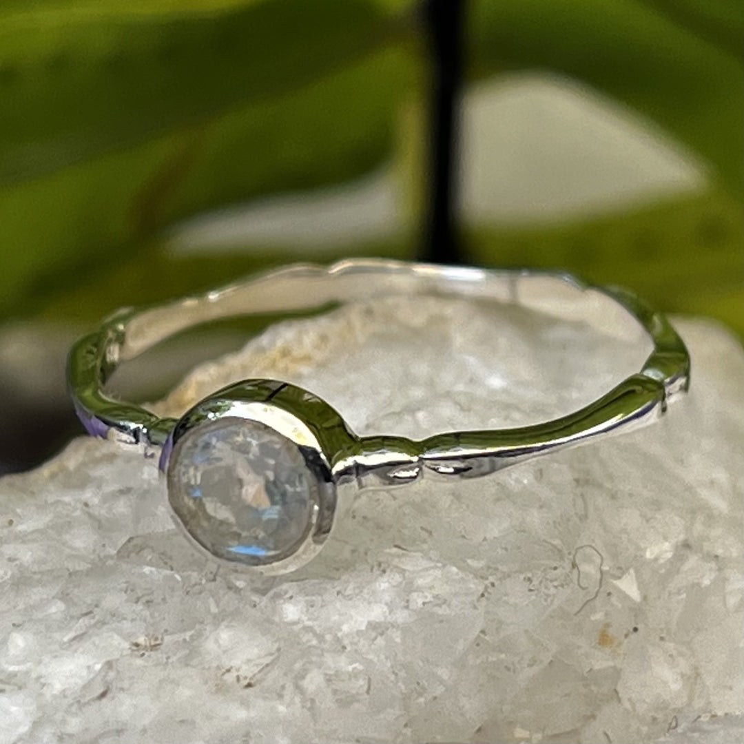 Ring Rainbow Moonstone Round 0.4 cm