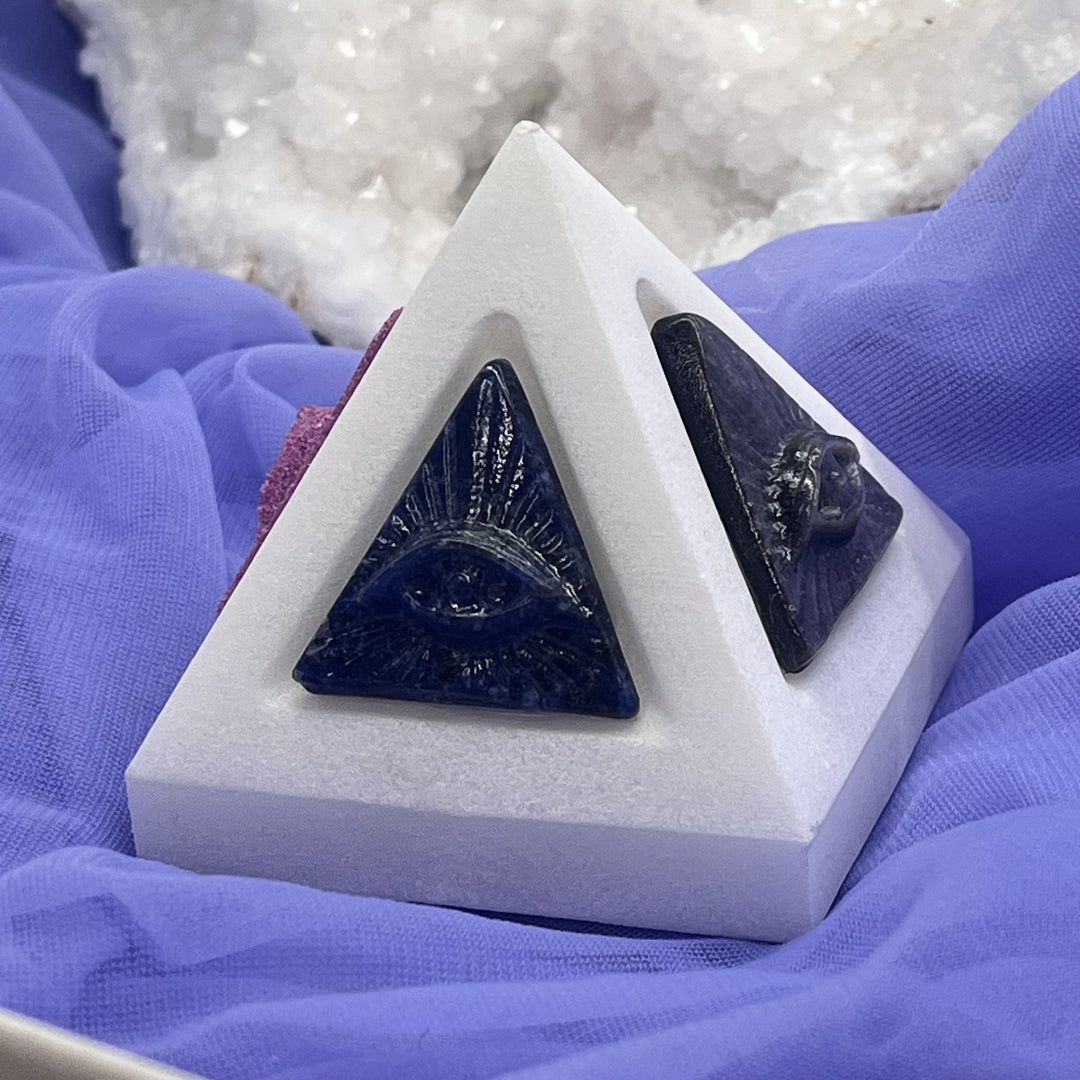 Pyramid Eye of Horus Large