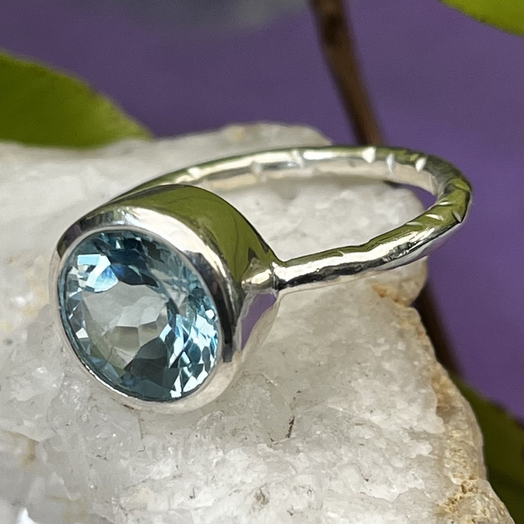 Ring Blue Topaz Round Faceted 0.70 cm
