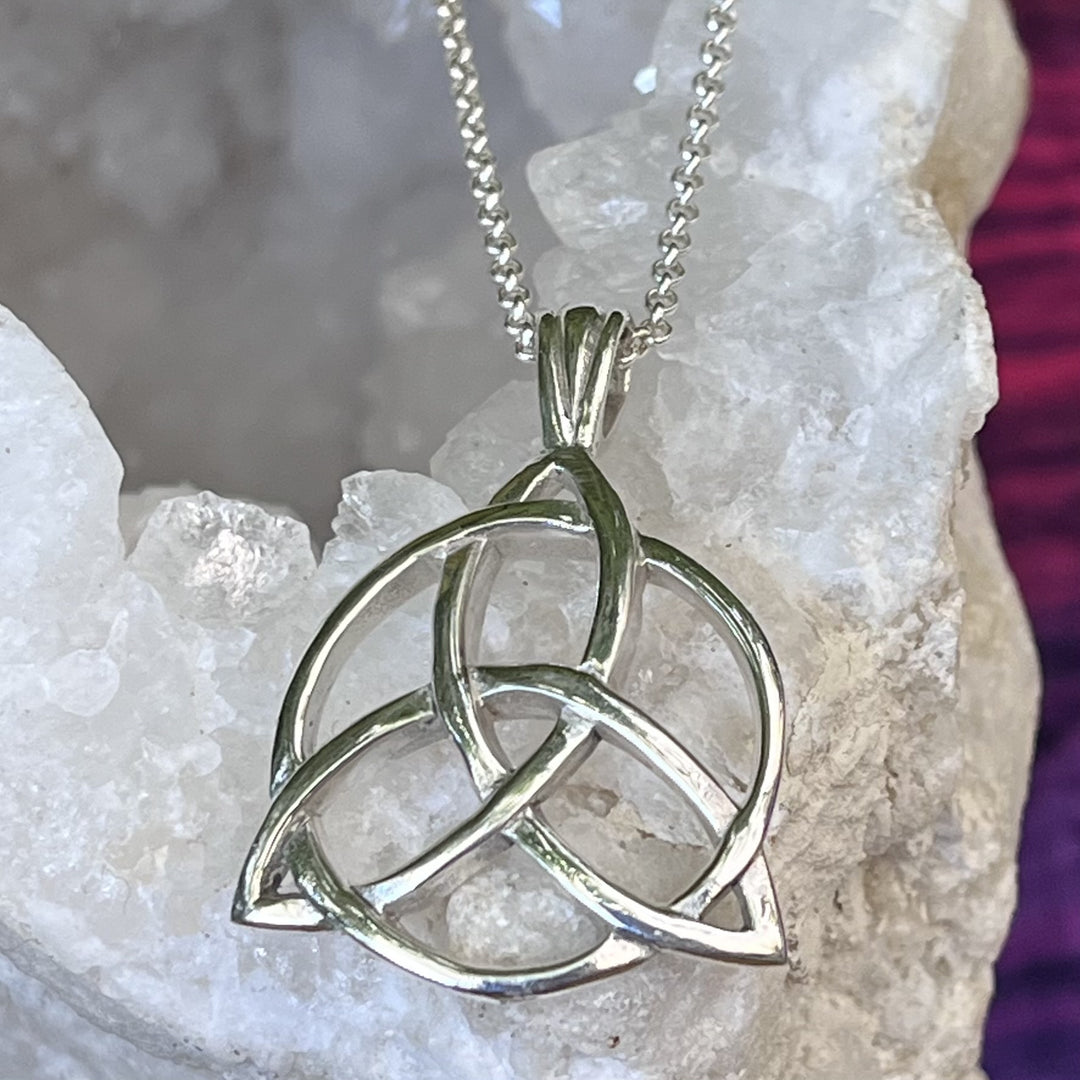 Necklace Triple Goddess Knot 3.5 cm