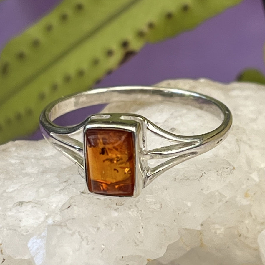 Ring Amber Rectangle 0.7 cm | Carpe Diem With Remi