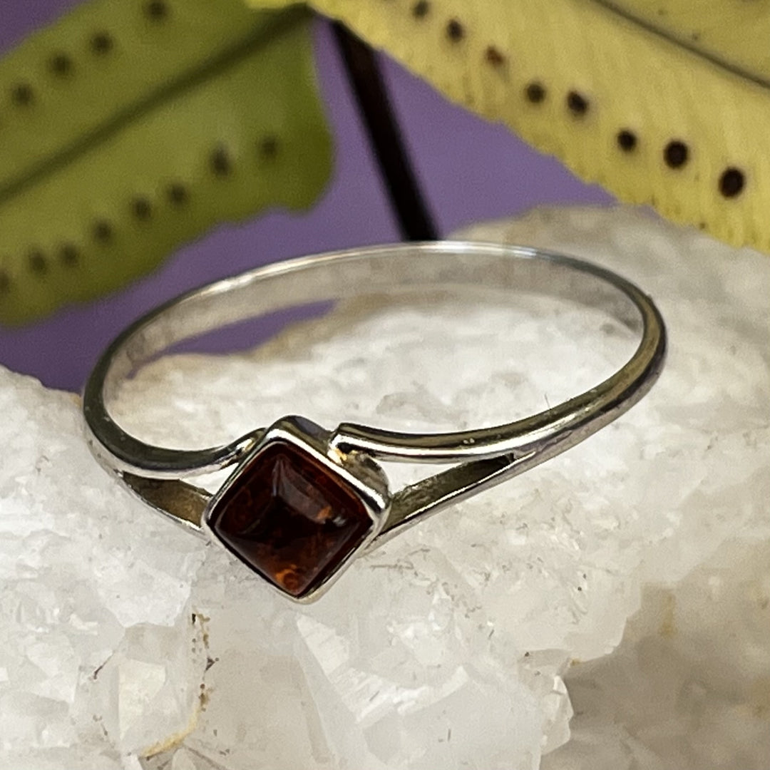 Ring Amber Diamond Shape 0.5 cm | Carpe Diem With Remi