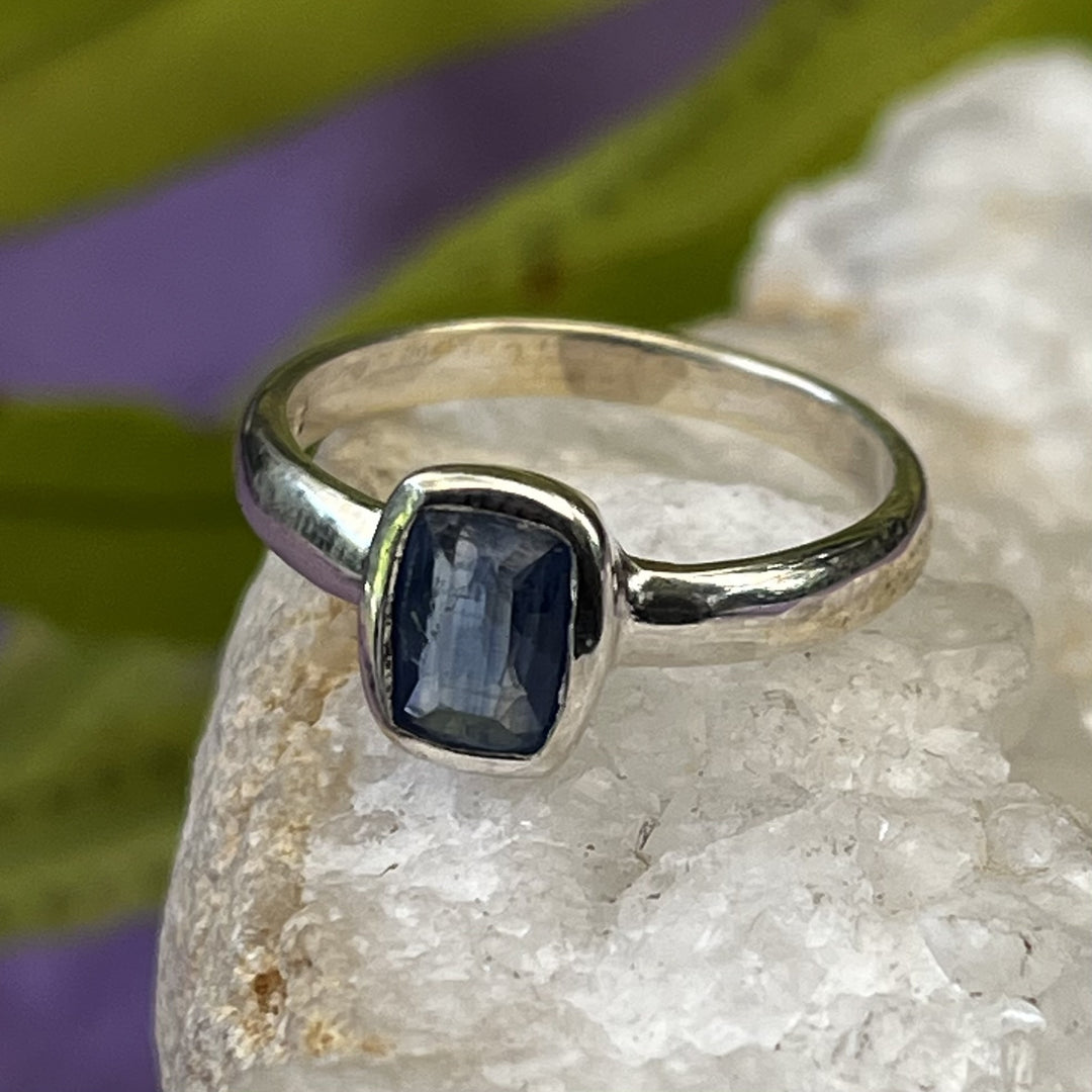 Ring Kyanite  0.6 cm