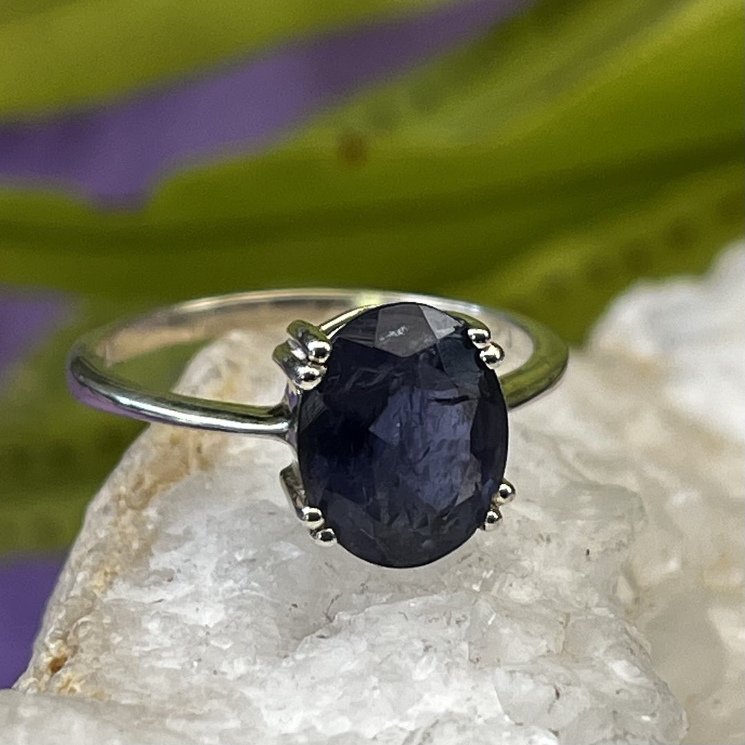 Ring Iolite Claw Setting 0.9 cm