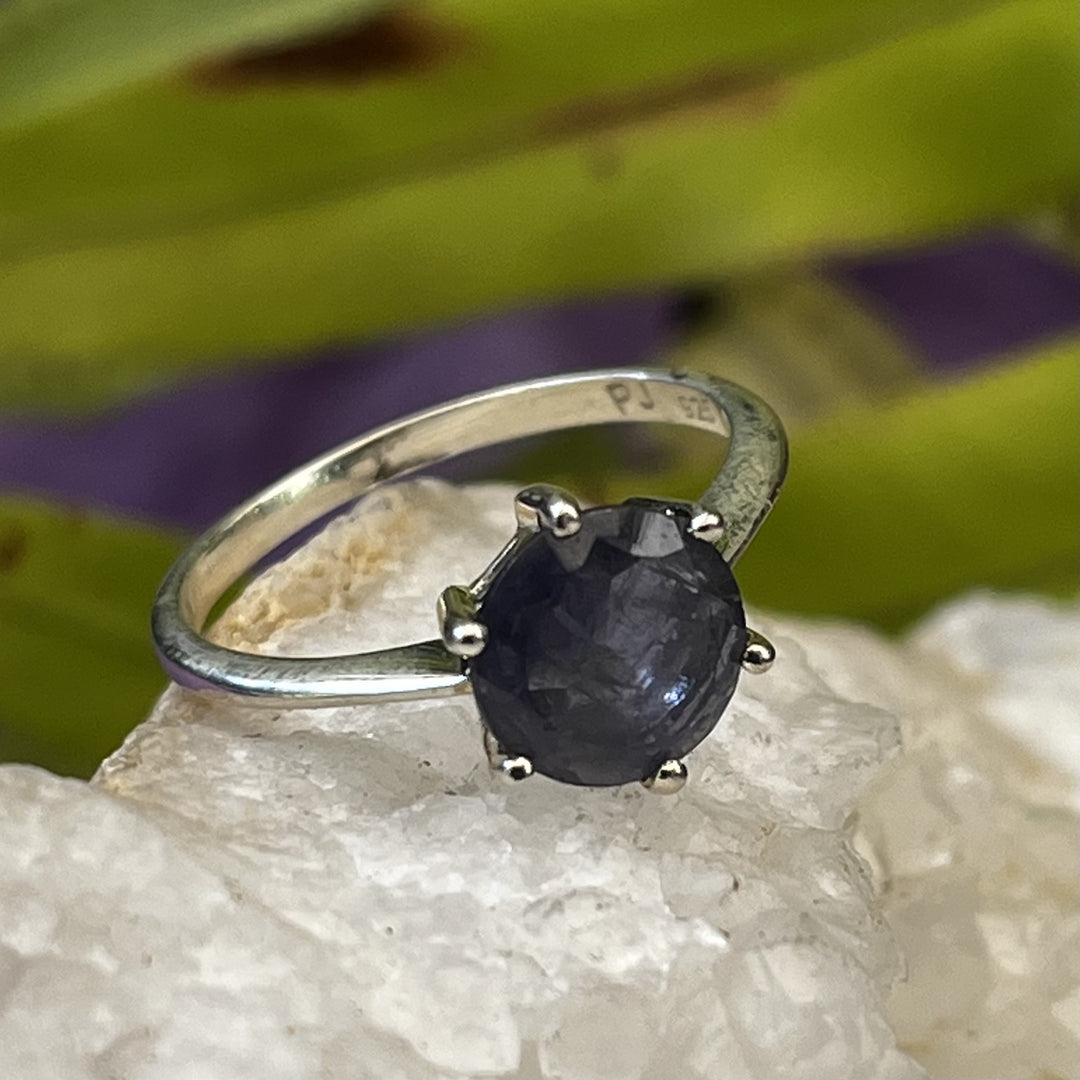 Ring Iolite Claw Setting 0.7 cm