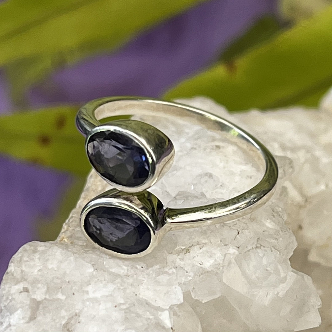 Ring Iolite 2 Stone 0.6 cm