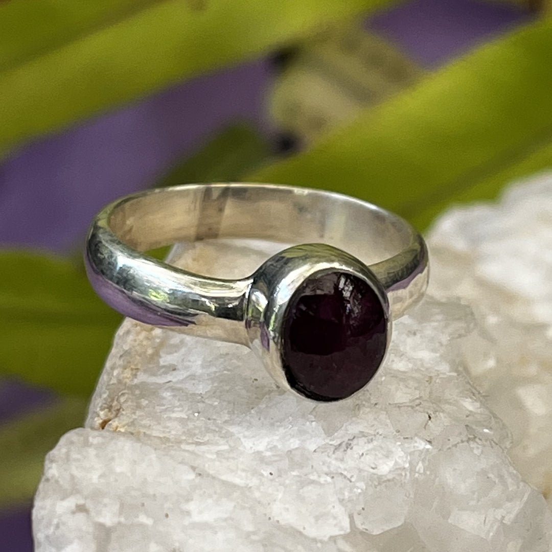 Ring Star Ruby Oval 0.6 cm