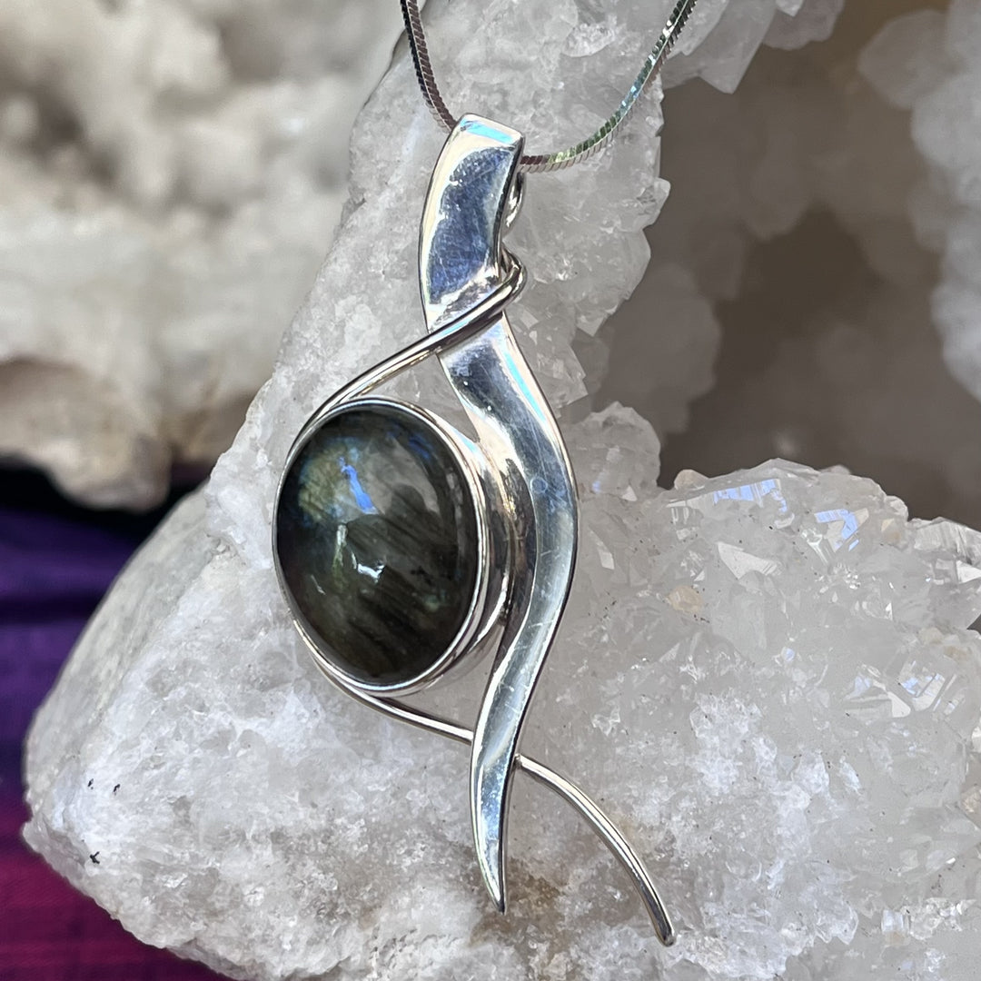 Neckalce Labradorite Oval Ribbon Design