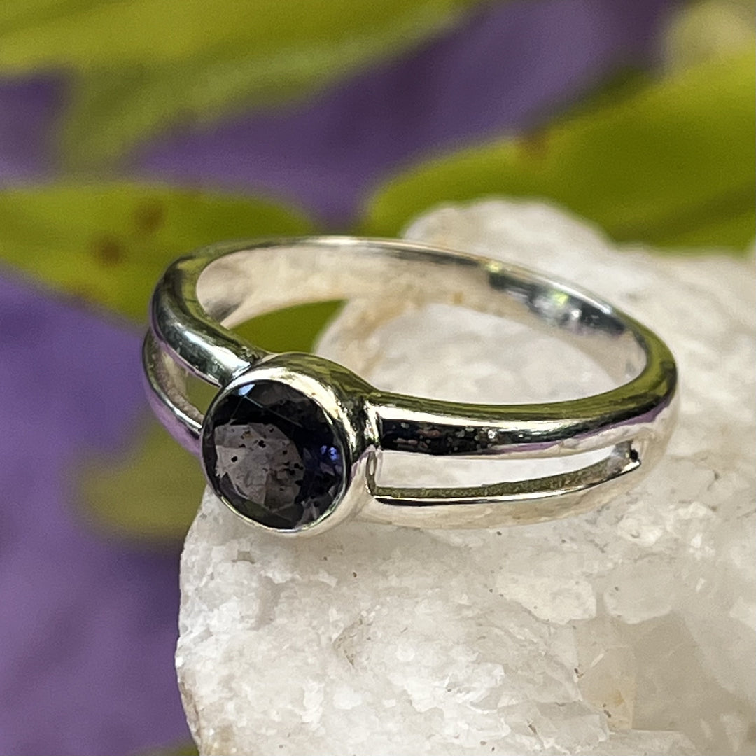 Ring Iolite Facet 0.5 cm