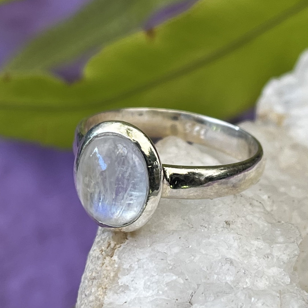 Ring Rainbow Moonstone Oval 0.9cm