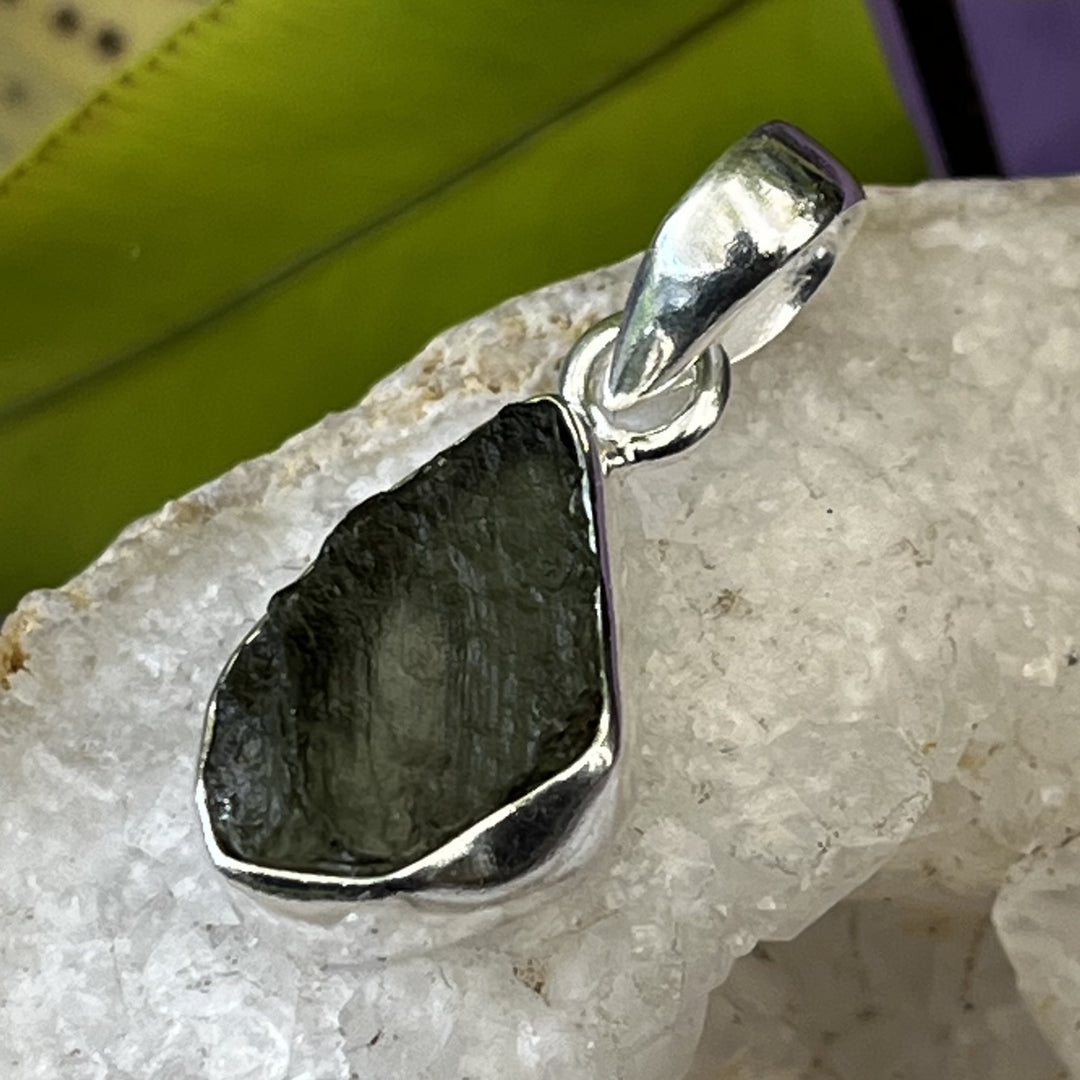 Ring Moldavite Raw 2.9 cm