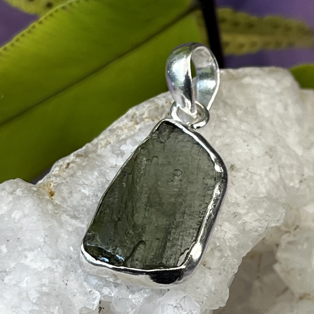 Ring Moldavite Raw 3.1 cm