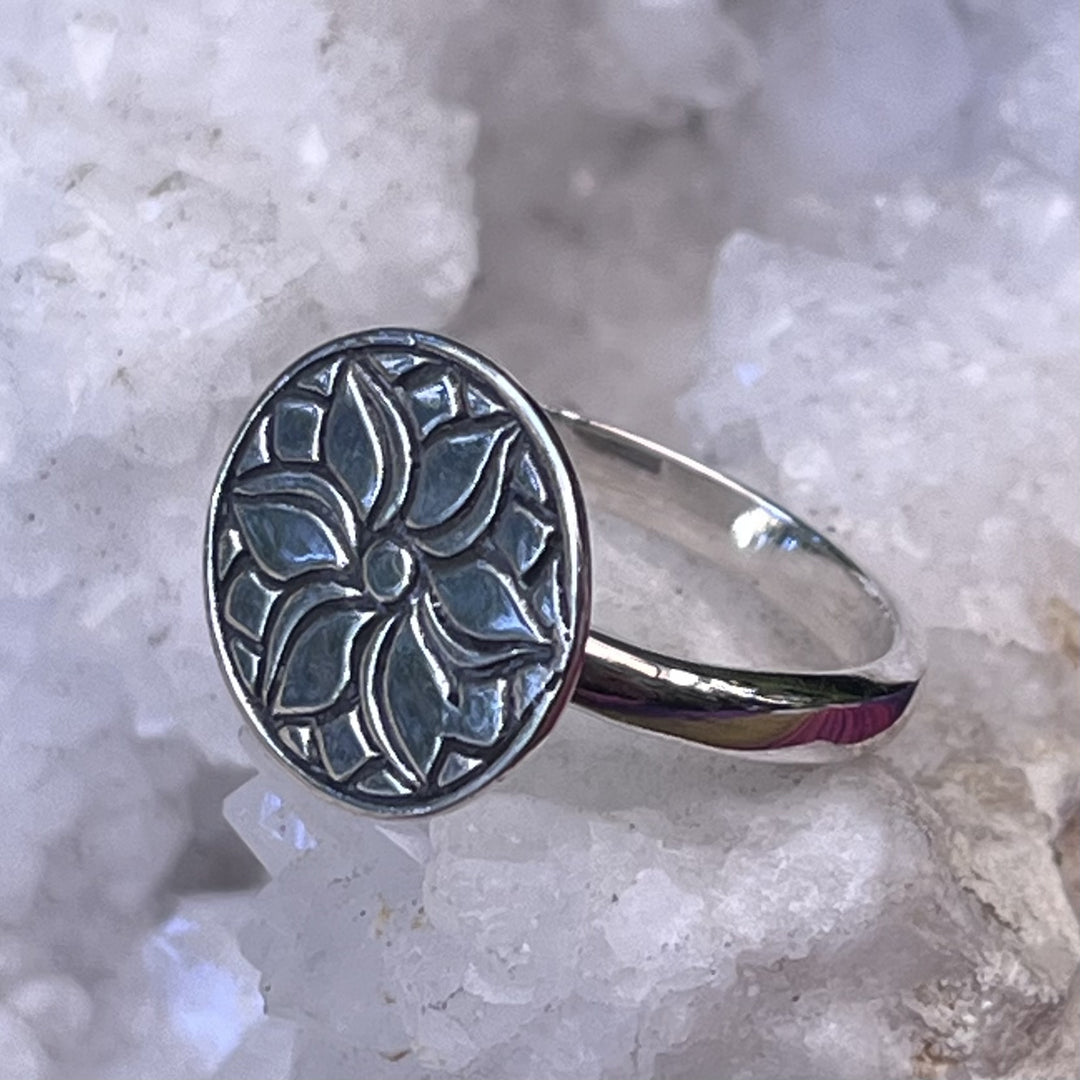 Ring Flower in Circle