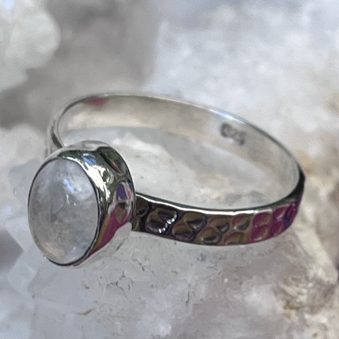 Ring Moonstone Hand Beaten Oval 0.7 cm