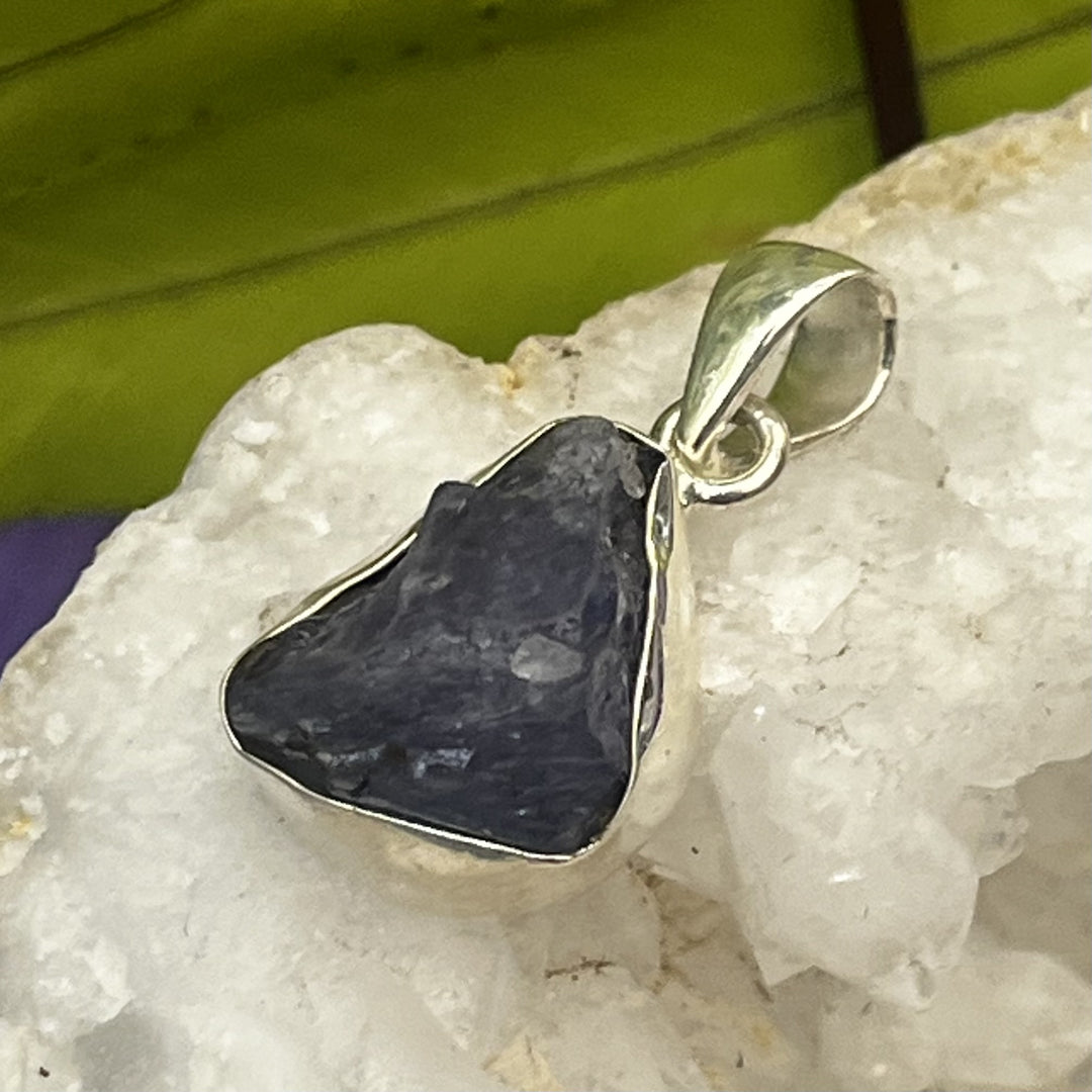 Pendant Tanzanite Freeform Raw 2.6 cm