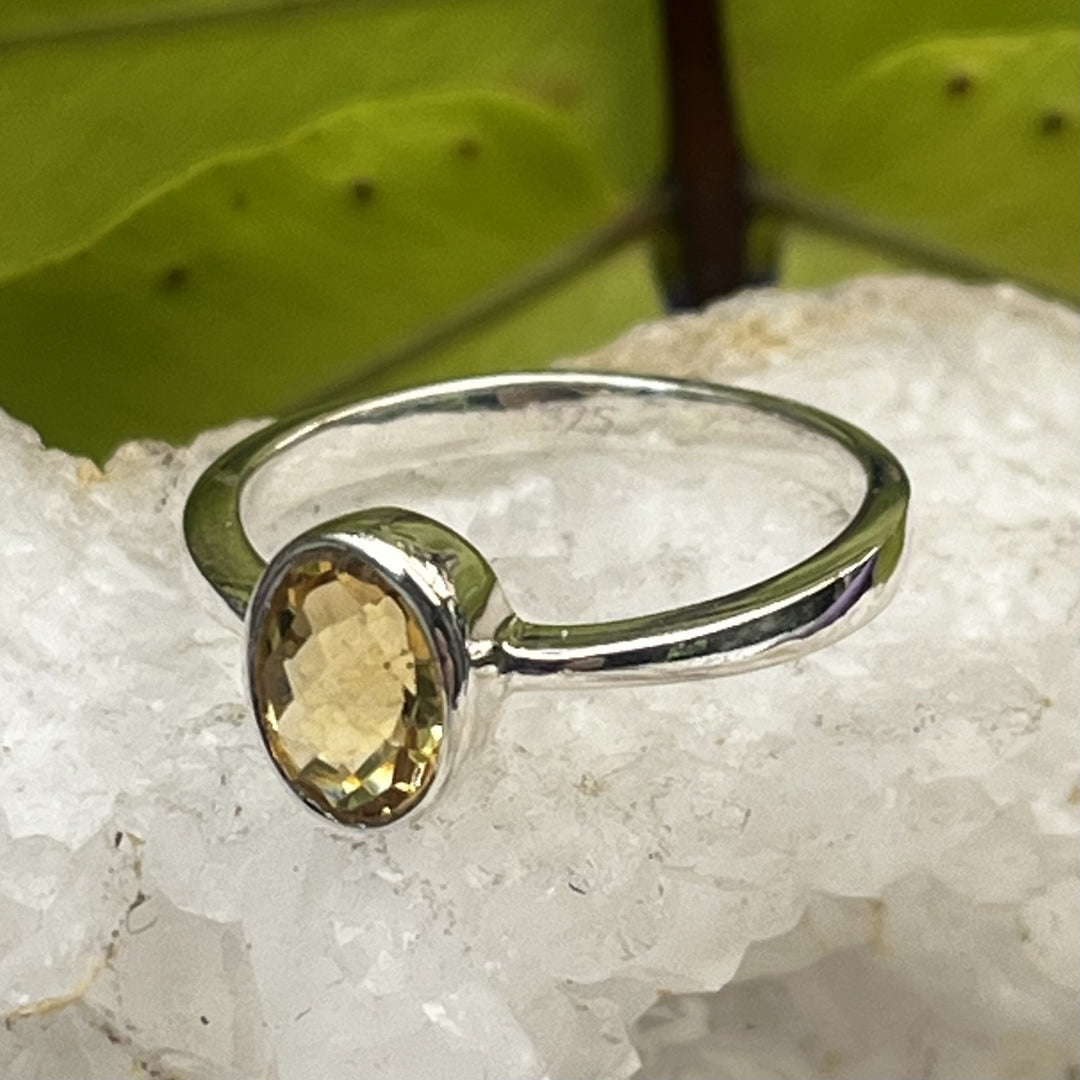 Ring Citrine Oval Faceted 0.60 cm