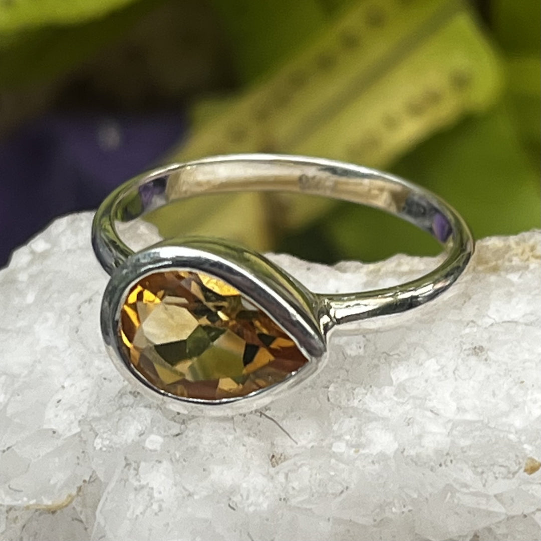 Ring Citrine Teardrop Faceted 0.9 cm