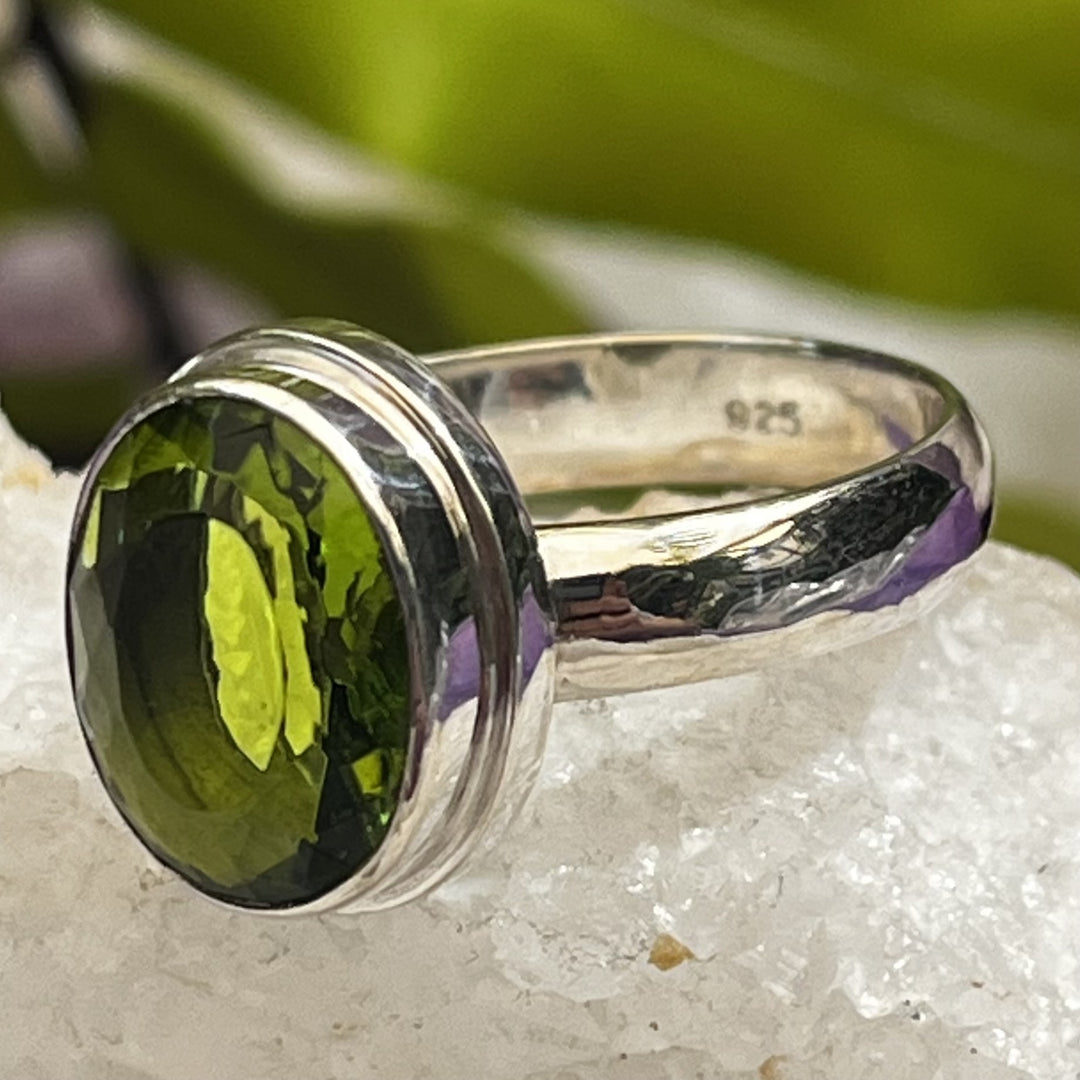 Ring Peridot Oval Facet