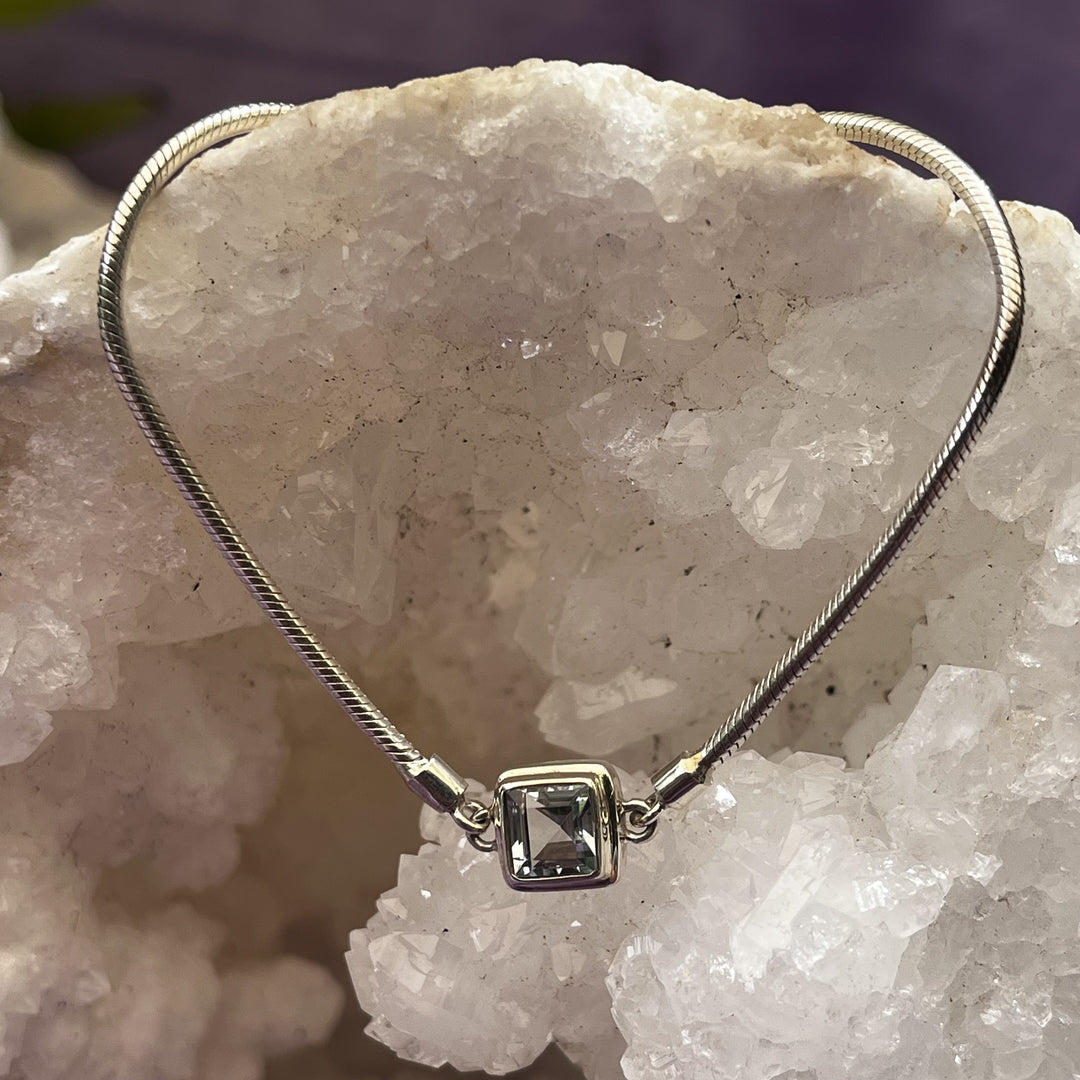 Bracelet Blue Topaz on Snake Chain
