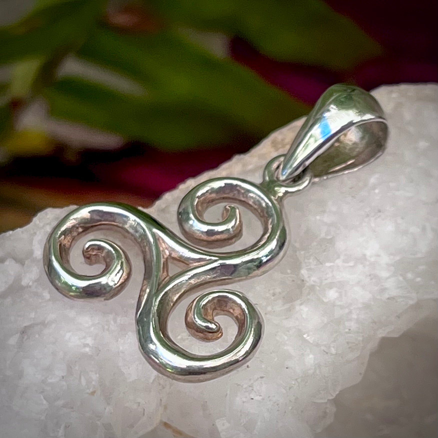 Pendant Tri Spiral Plain
