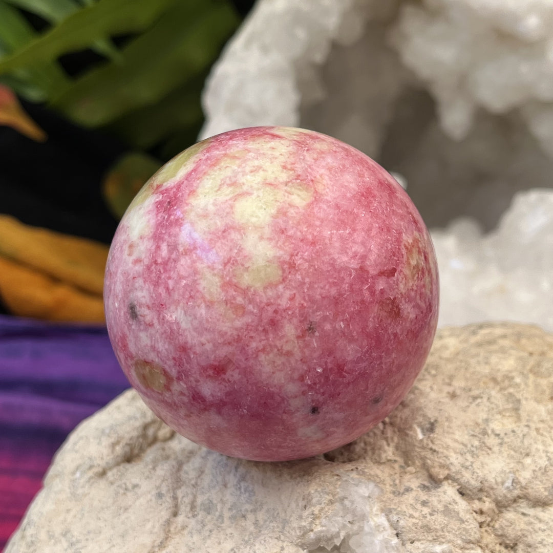 Sphere Thulite 5.1 cm