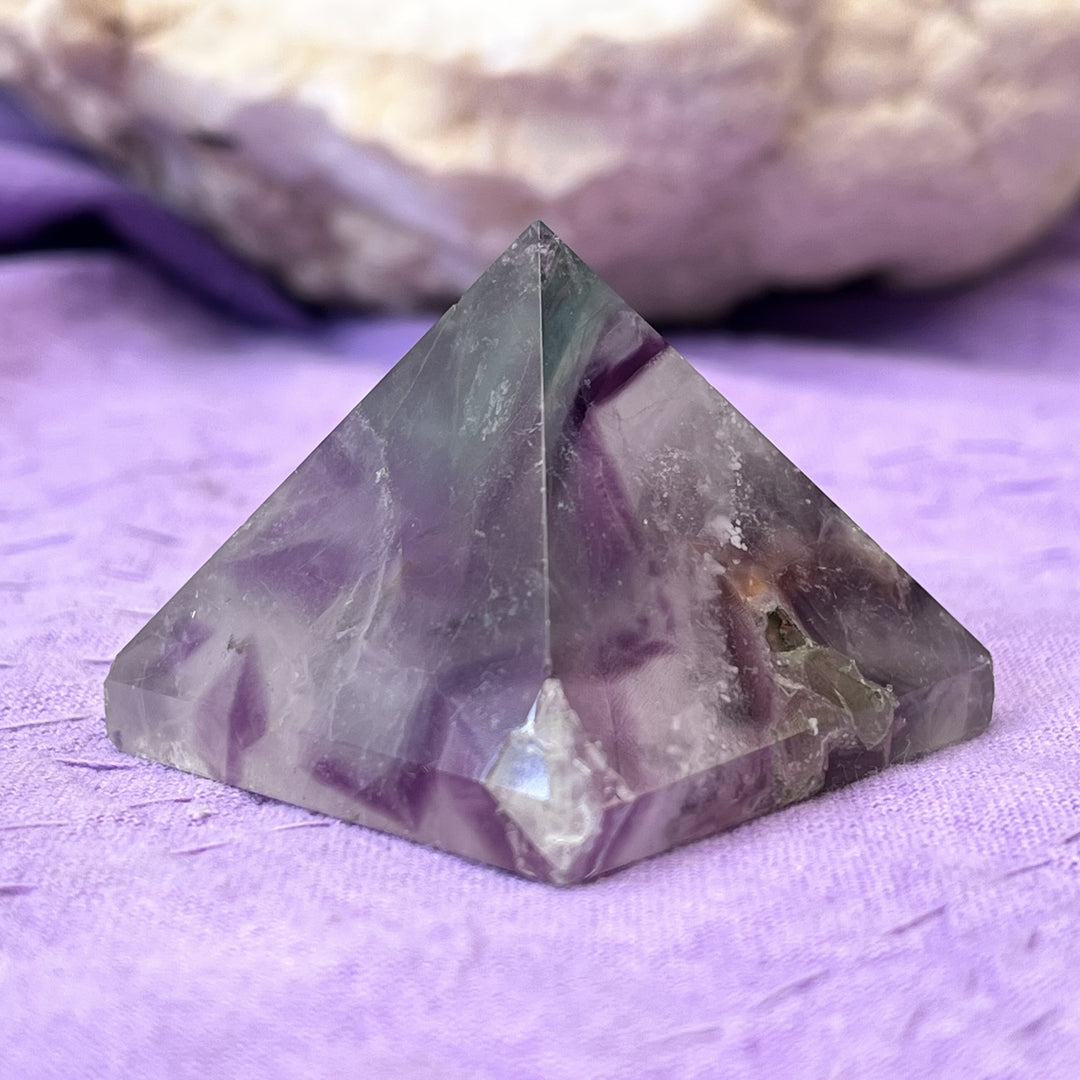 Pyramid Fluorite Rainbow 3.3 cm