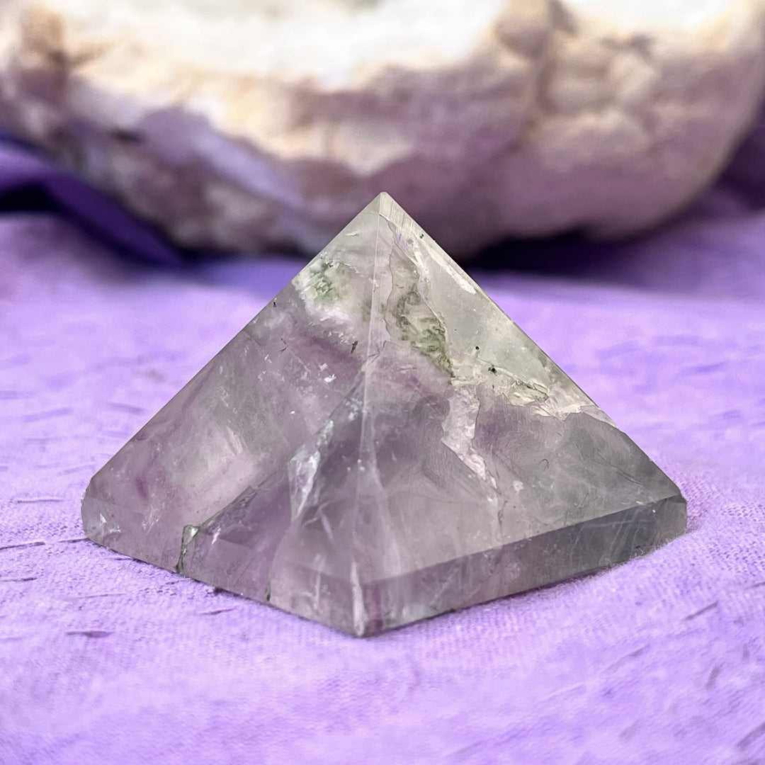 Pyramid Fluorite Rainbow 3.2 cm