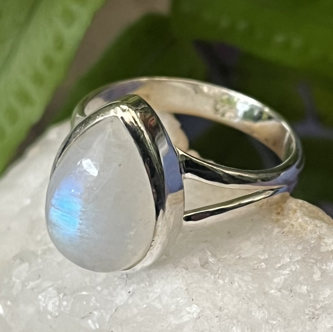 Ring Rainbow Moonstone Teardrop 1.4 cm