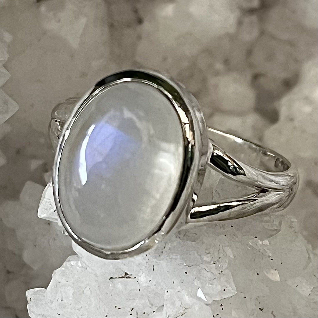 Ring Rainbow Moonstone Oval 1.4 cm