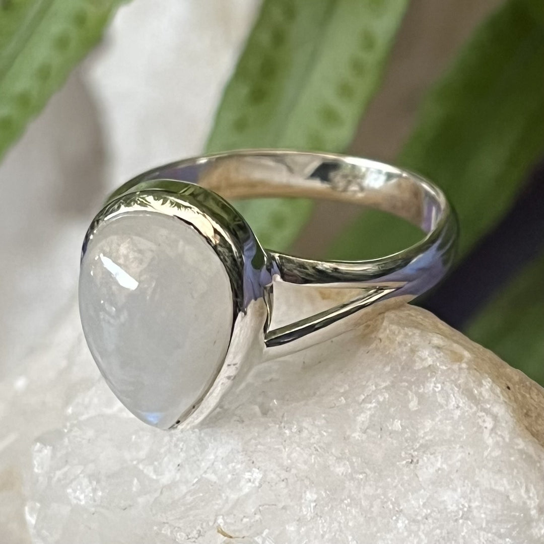 Ring Rainbow Moonstone Teardrop 1.41 cm