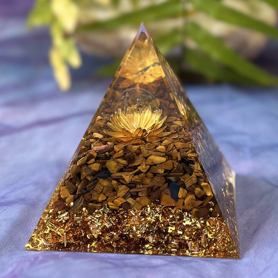 Pyramid Organite Tiger Eye 8.3 cm | Carpe Diem With Remi