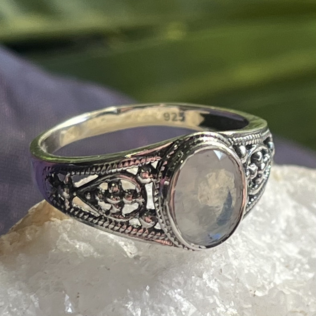 Ring Rainbow Moonstone Oval Filigree