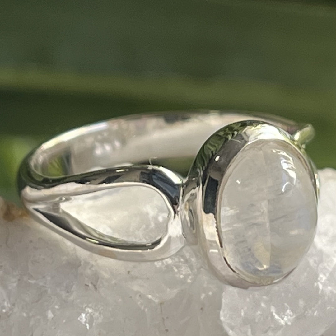 Ring Rainbow Moonstone Oval 0.80 cm