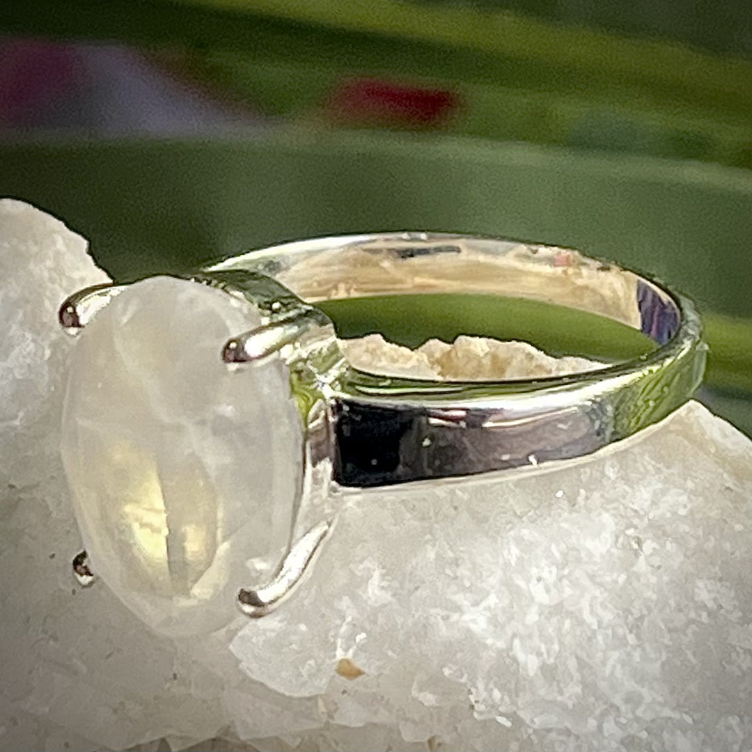Ring Rainbow Moonstone Oval Facet 1.4 cm