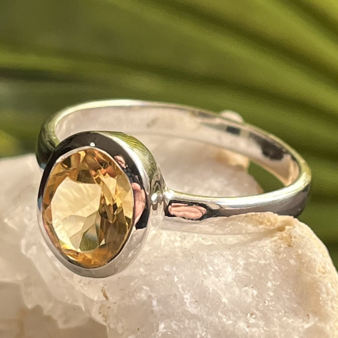 Ring Citrine Oval Faceted 0.9 cm