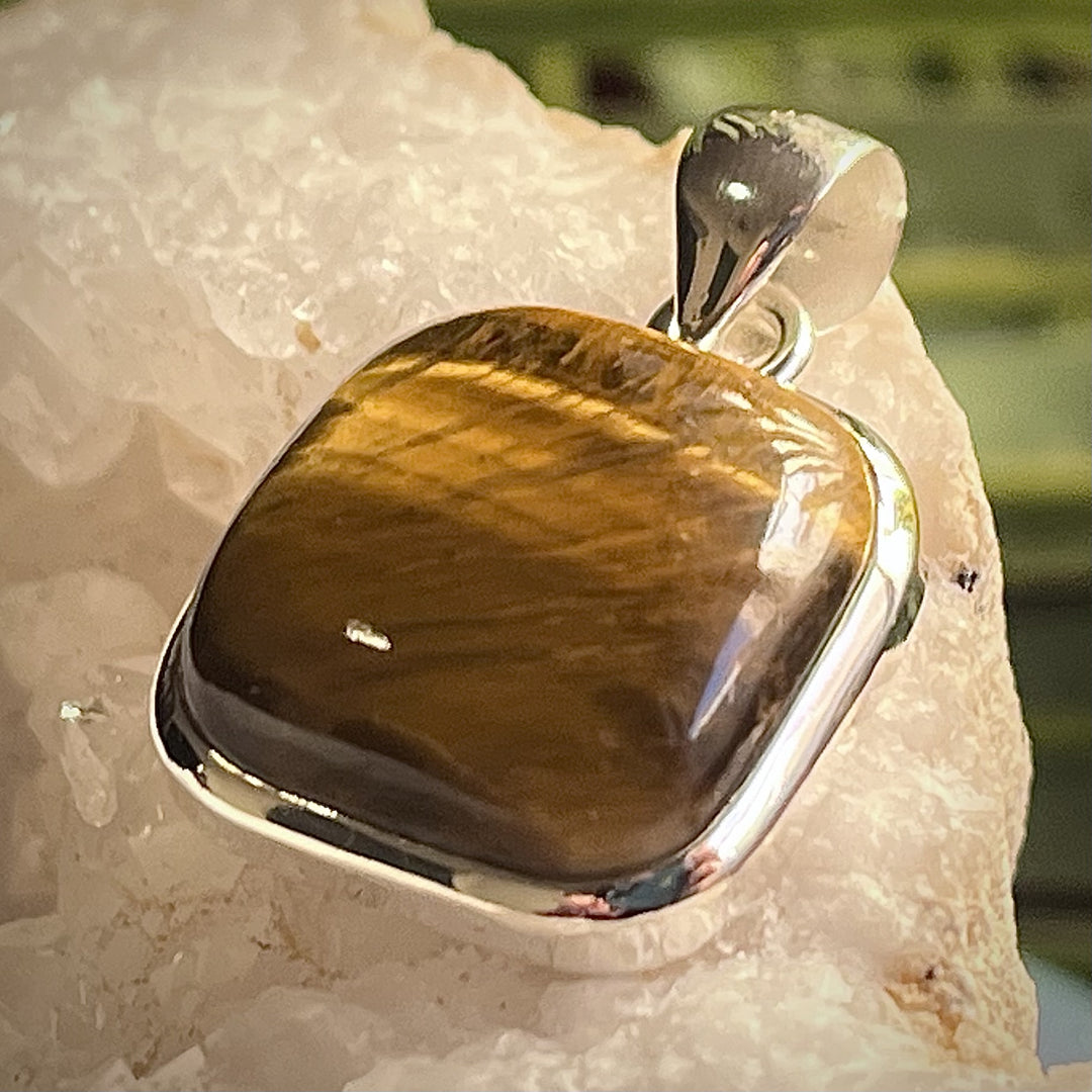 Pendant Tiger Eye Gold Square 3.2 cm