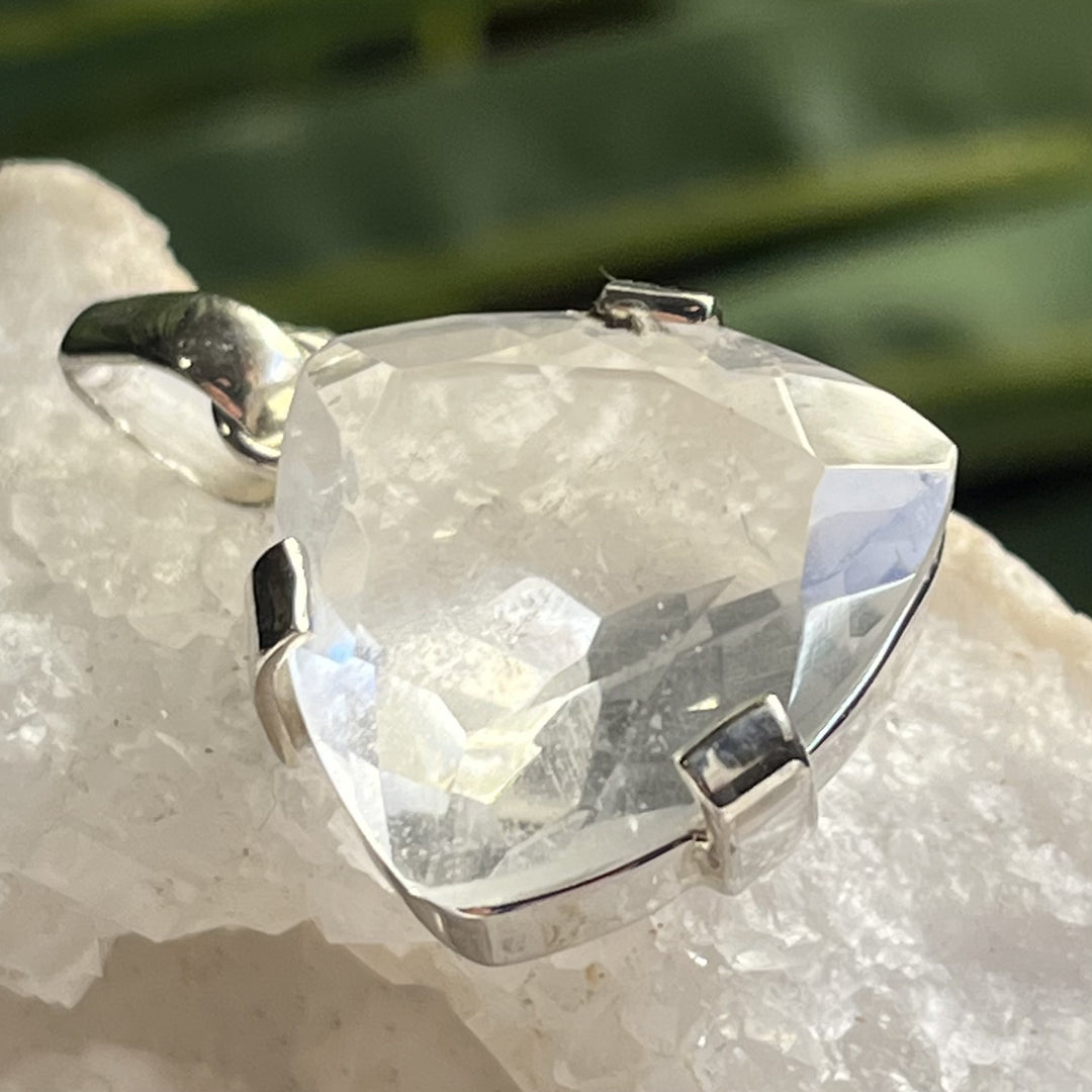 Pendant Satyaloka Triangular 3.0 cm
