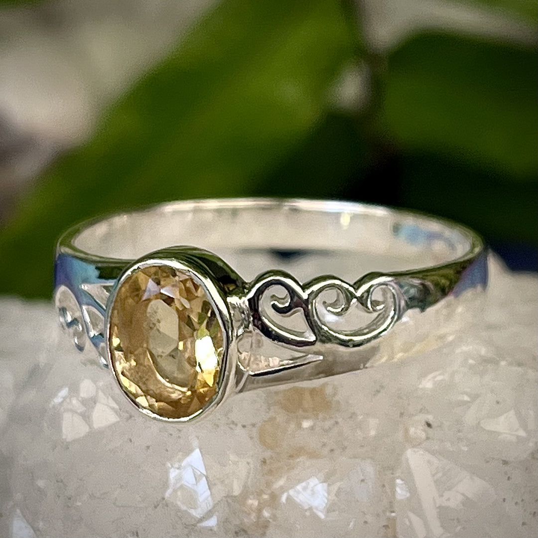 Ring Citrine Oval Faceted 0.90 cm