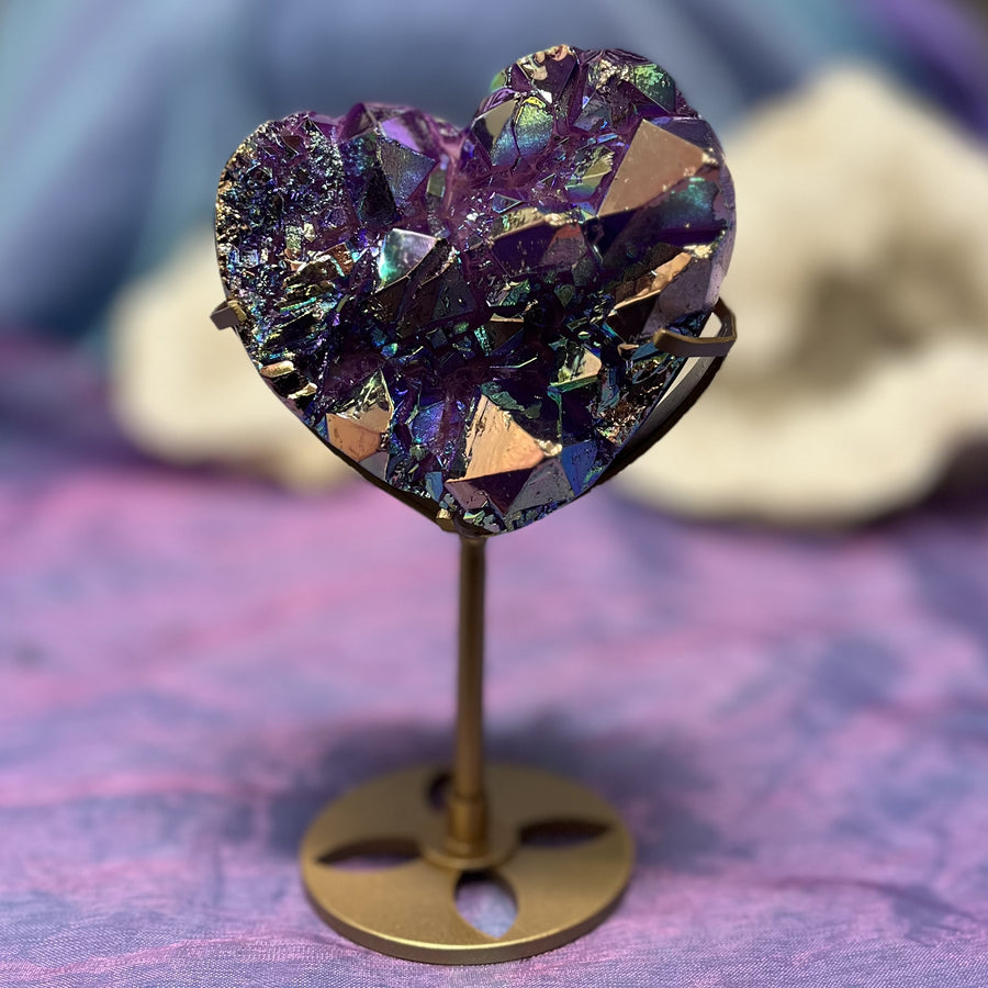 Heart Aura Cluster on Stand 7.6 cm | Carpe Diem With Remi