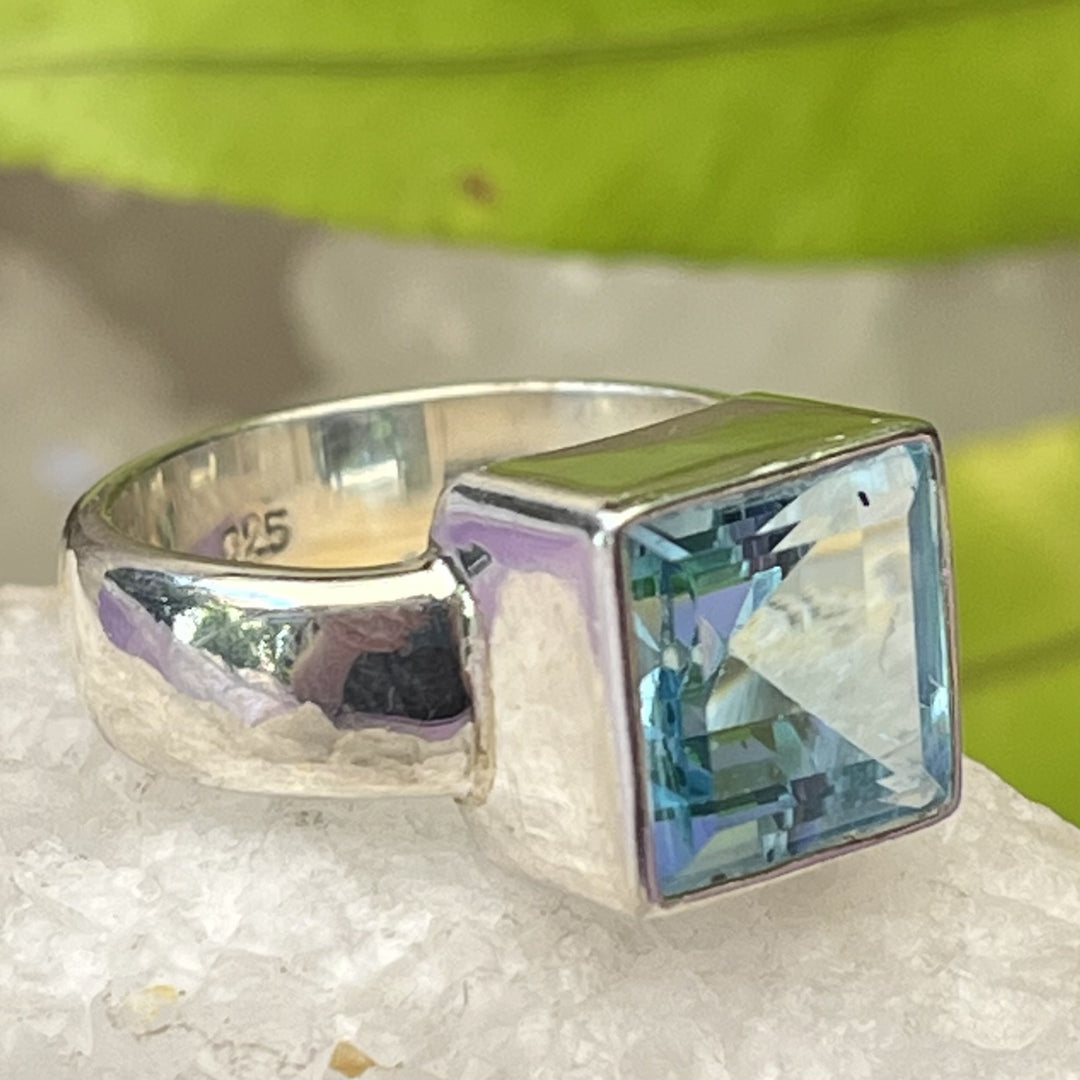 Ring Blue Topaz Rectangle Faceted 1.0 cm